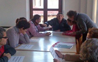 Imagen grupo de lectura en biblioteca