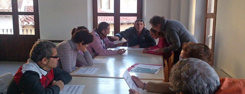 Imagen grupo de lectura en biblioteca