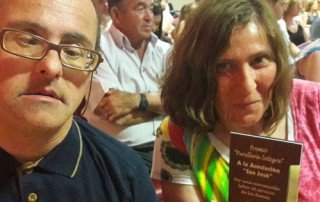 Personas con el Premio concedido por el IES Ribera de Purullena