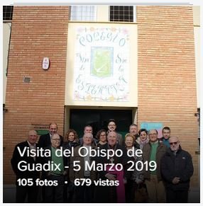 imagen grupo de personas en la puerta del CEE Ntra Sra. de la Esperanza