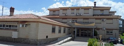 fachada edificio residencia Santo Ángel de Guadix