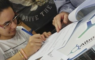 Firma contrato Estefanía