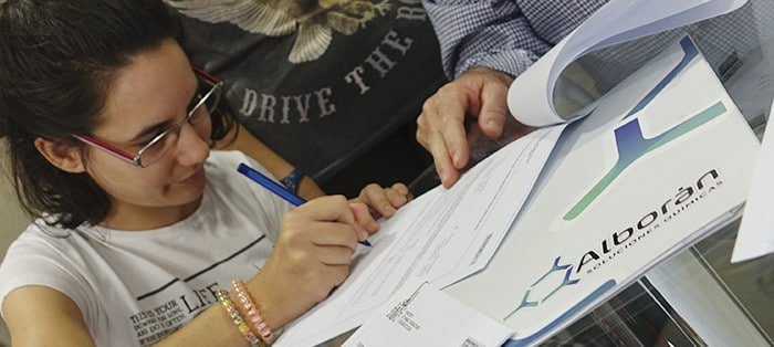 Firma contrato Estefanía